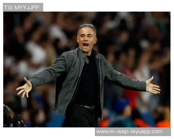 恩里克在欧冠赛场上展现父爱深情与时空交错的感动瞬间