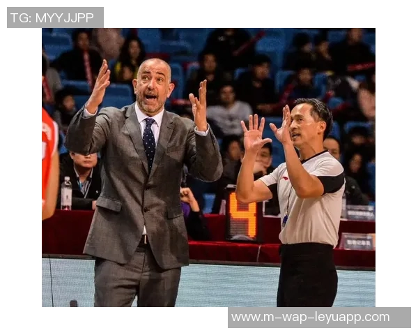 名古屋队与福冈黄蜂展开激烈对决谁能在这场比赛中笑到最后