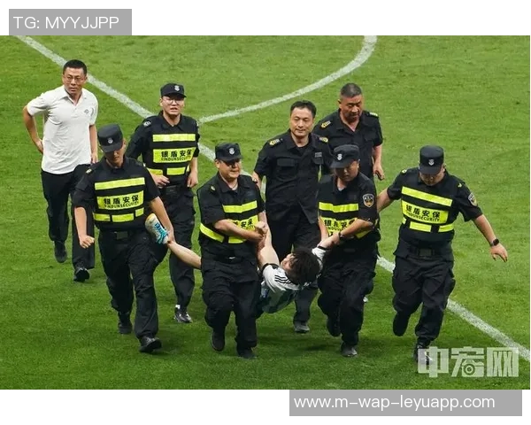 骑士与鹈鹕激战正酣球场对决引发球迷热议与期待 骑士与鹈鹕激战正酣球场对决引发球迷热议与期待